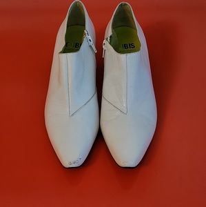 CHARLES JOURDAN Vintage White Leather Booties